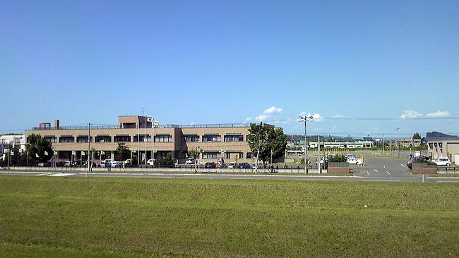 800px-Asahikawa_driver's_license_examination_hall