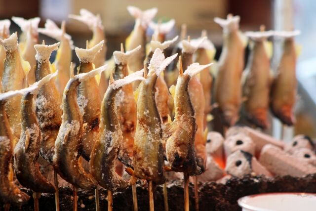 お前ら「鮎の塩焼き食ってみ飛ぶぞ」「鮎はうまい別格」 ワイ「食べてみるンゴ！」