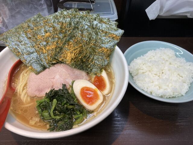 「ラーメンセット、なぜライスだけ先出し？」大論争にラーメン屋さんが回答