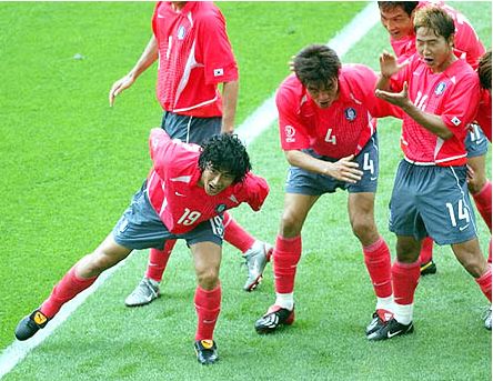 ｗ杯 お笑い アン ジョンファンがアルジェリアの遅延行為に激怒 韓国人 非紳士的行為によくぞ言った と喝采 蹴球まと速