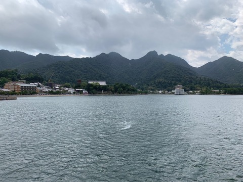 広島　宮島へ行く