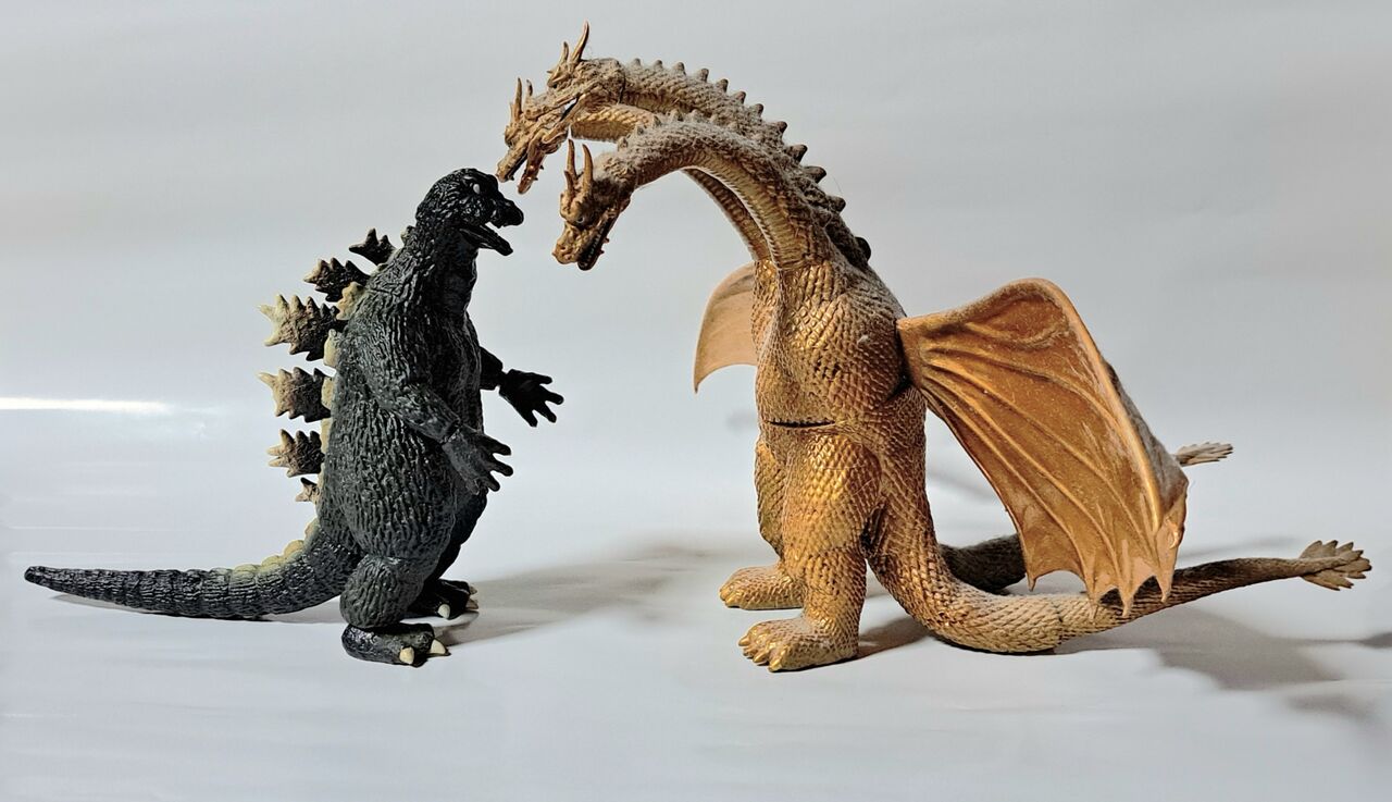 デアゴスティーニ分売キングギドラ完成した。が、やっぱサイズ変