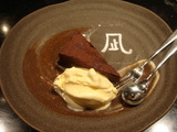 �䣴