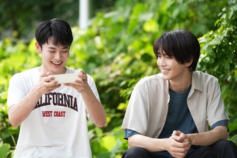 中沢元紀と小林虎之介の友情が生んだ感動作『ひだまりが聴こえる』笑顔で受賞を報告！