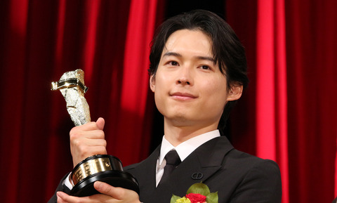 第98回キネマ旬報ベスト・テン受賞の松村北斗が語る感謝とグループへの思い