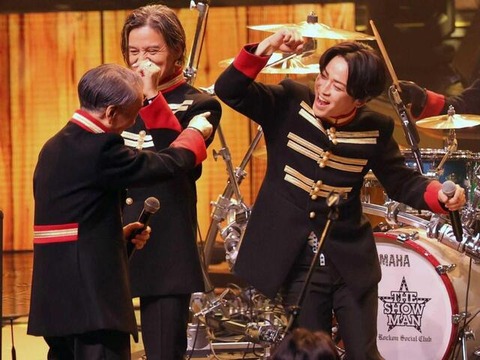 亀梨和也さん、レコ大でRockonSocialClubと共演！感動の「亀の恩返し」披露