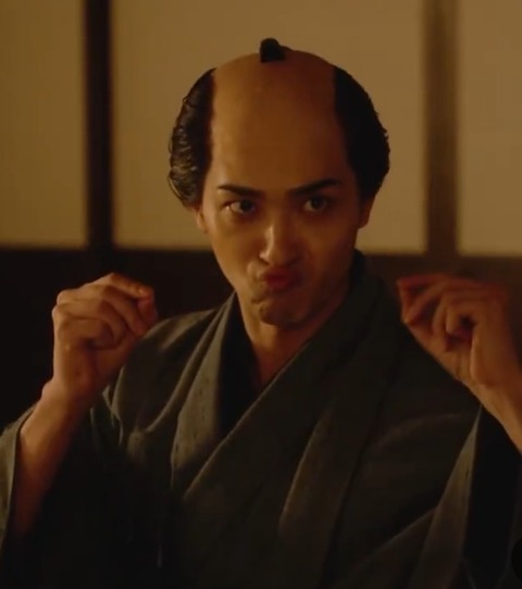 横浜流星さん＆橋本愛さんの「お口巾着」ポーズが可愛いと話題に！