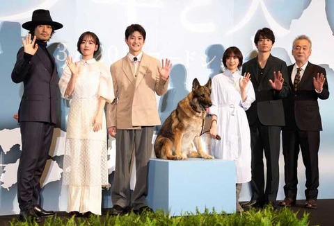 「少年と犬」完成披露、犬と共演した高橋文哉＆西野七瀬の感動秘話
