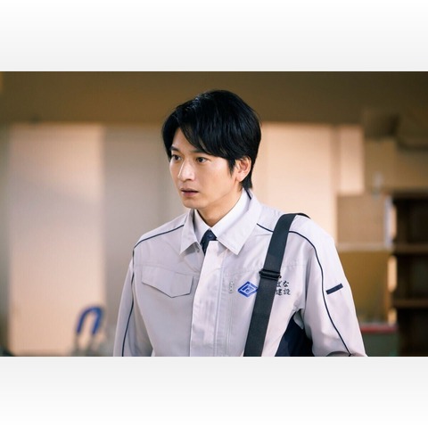 「ライオンの隠れ家」に向井理が登場！物語の鍵となる“ある事件”とは？