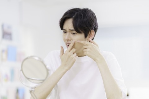 メンズニキビの治し方｜男性に多い原因と正しいスキンケア