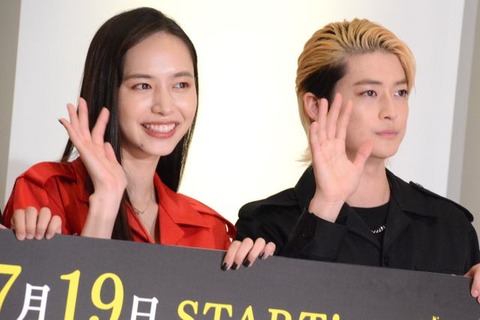 高橋文哉が明かす！恋人役・井桁弘恵とのハグシーン秘話