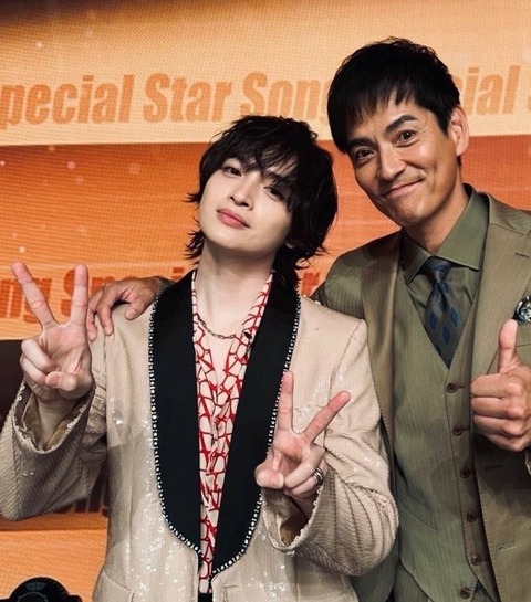 玉森裕太の色白美肌を絶賛！沢村一樹との仲良しツーショット公開