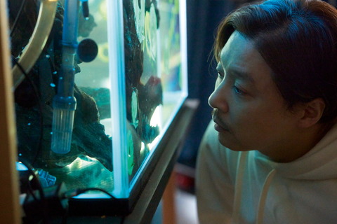 堂本剛主演映画「まる」の共演者たちとの場面写真が公開！個性豊かなキャストが揃う