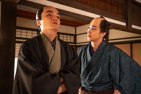 横浜流星と岡山天音、宴会シーンで笑顔「べらぼう」の撮影秘話