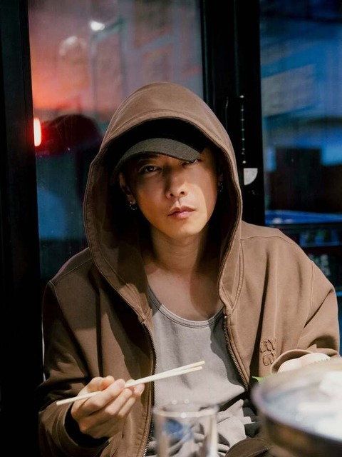 韓国グルメを満喫する佐藤健さん！セクシーな姿に世界が魅了