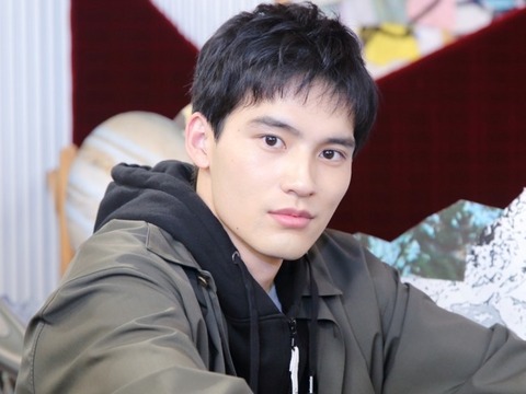 水上恒司さんが母校を応援！甲子園開幕戦の魅力と最新ショット