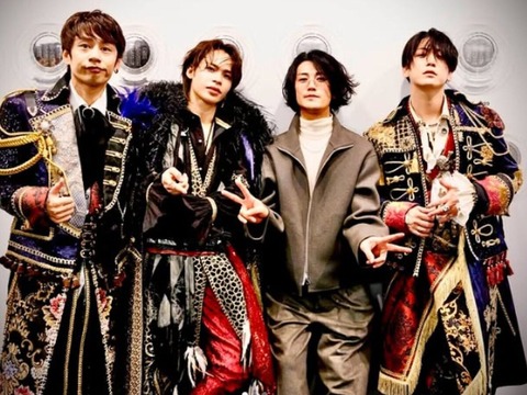 KAT-TUN解散後初の4ショット！赤西仁さんとメンバーの笑顔に涙するファンたち