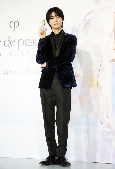 桜田通、新しい美しさを表現したコーディネートで魅了