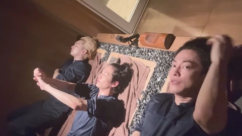 【話題】岩盤浴を楽しむ王子たちwww