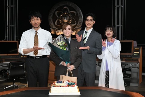 板垣李光人23歳誕生日サプライズ！中島裕翔たちの温かい祝福
