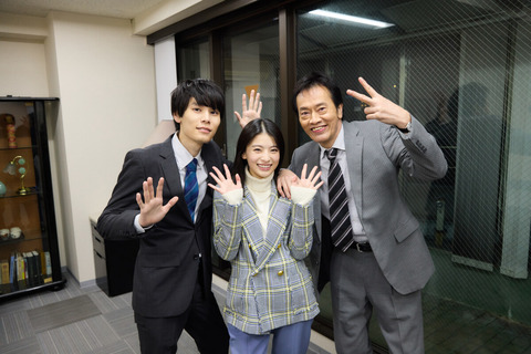 出演者勢ぞろい！萩原利久と出口夏希が支える新感覚ショートドラマの魅力