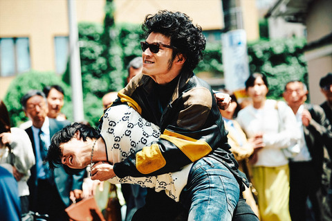 水上恒司さんがまさかのコブラツイスト炸裂！？井内悠陽さんとの激アツシーンに期待高まる『TOKYO BURST-犯罪都市-』新カット解禁