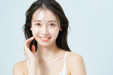 敏感肌でも使えるニキビ化粧水｜繰り返す肌荒れを防ぐスキンケアとは？