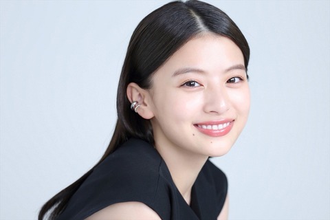 出口夏希、初のカレンダー発売！ファン必見の内容とは？