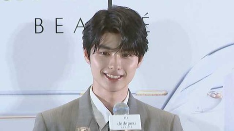 本田響矢さん、輝くスーツでイベント登壇！ラーメン好きも成長中