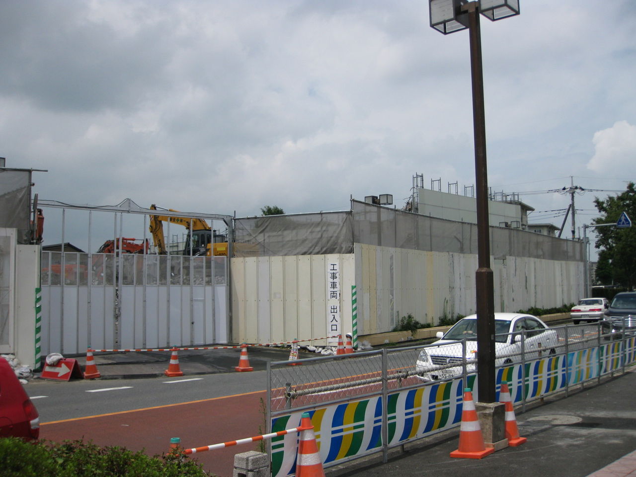 ある日の武里団地（2012．9．10タイトル変更 2010．5．15スタート） : 7街区の残骸…白い覆版が落とされるとき