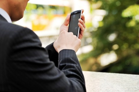 スマホ依存症半端ないwwwww 稲妻速報 スマホ依存症半端ないwwwww 稲妻速報