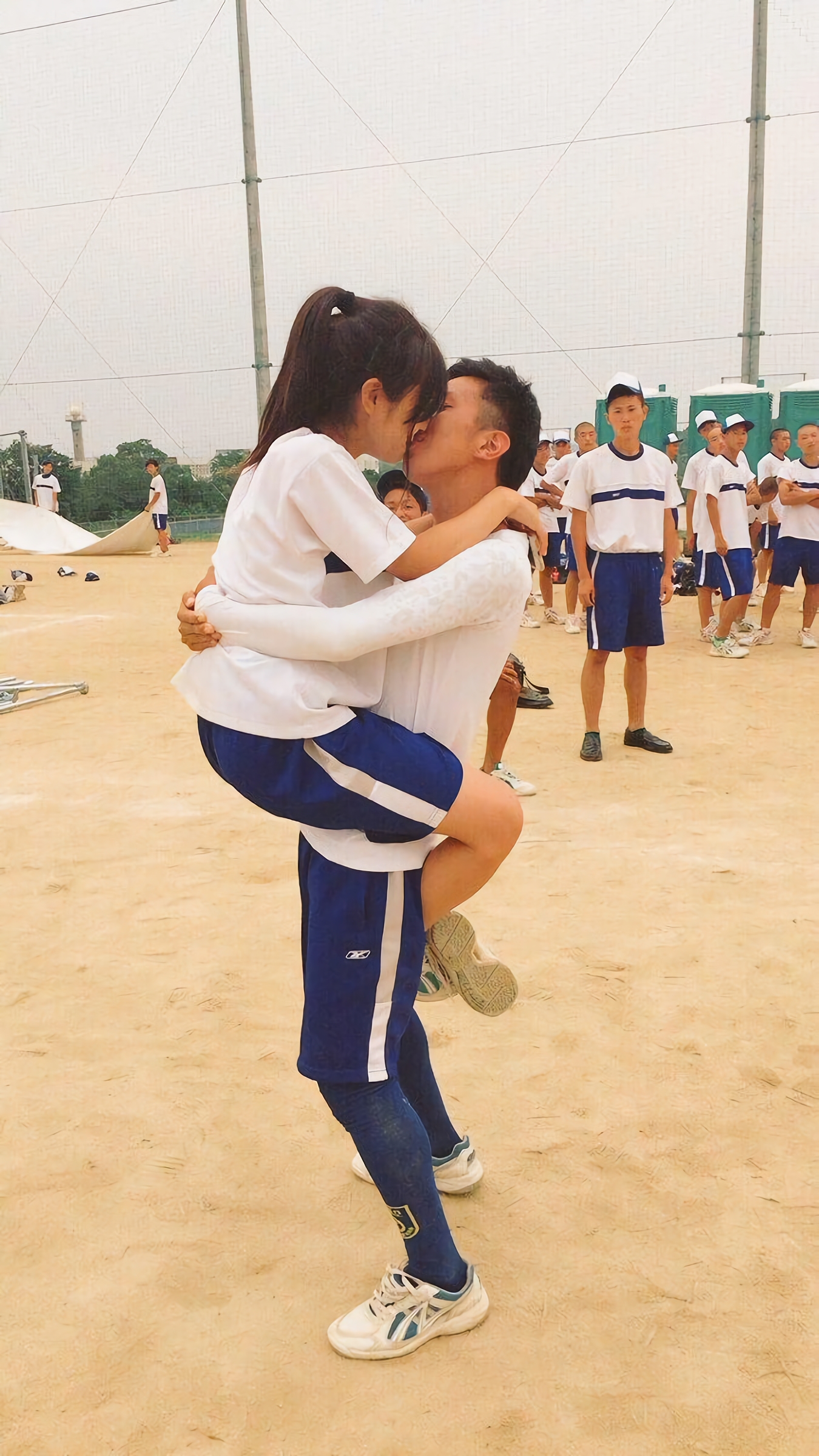 画像 高校生カップルさん 人前で堂々とディープキスしてしまうwwwwwww グッドルーザーズ 画像 高校生カップルさん 人前で堂々とディープキスしてしまうwwwwwww グッドルーザーズ