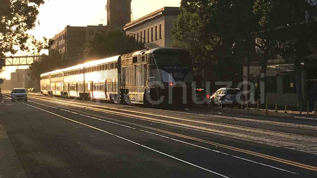 オークランド Oakland の併用軌道を見てきた とある事務系リーマンのニュージャージー駐在日誌 オークランド Oakland の併用軌道を見てきた とある事務系リーマンのニュージャージー駐在日誌
