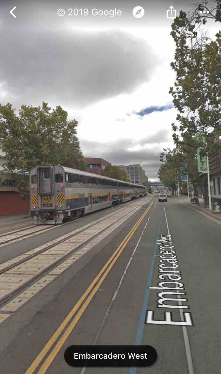 オークランド Oakland の併用軌道を見てきた とある事務系リーマンのニュージャージー駐在日誌 オークランド Oakland の併用軌道を見てきた とある事務系リーマンのニュージャージー駐在日誌