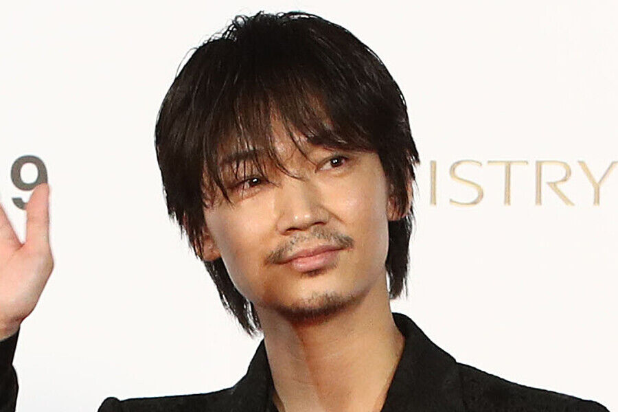 綾野剛 結婚は ぜひしたい 同世代俳優の結婚に 子供を見てる笑顔ってかなわない Googai ゴーガイ