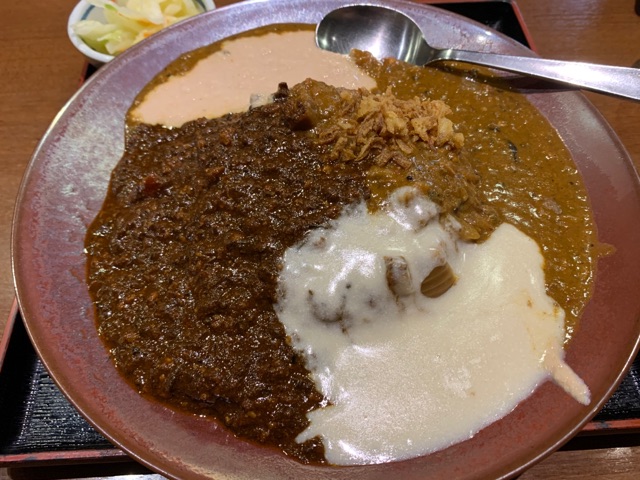 今週は 賄カレーと柿のヨーグルトソース 肥後橋南蛮亭 オレはひとりで美喰倶楽部