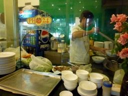 070811 フォー店内