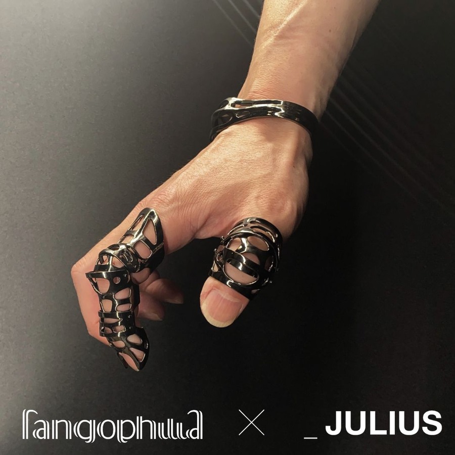 新品未使用品　JULIUS & fangophilia バングル　BLACK 新品未使用品 JULIUS & fangophilia バングル BLACK