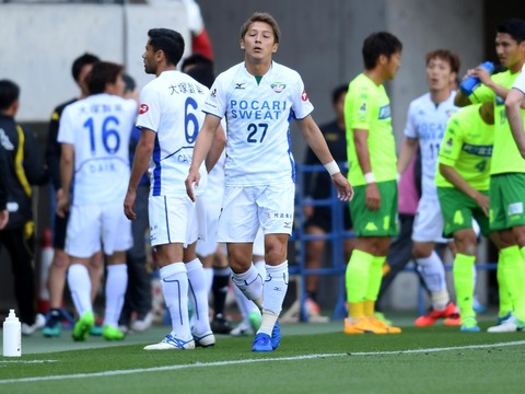 サッカー ボールボーイを小突いて一発退場 徳島df馬渡 僕の感情がバッと出てしまった 試合後ボールボーイの元へ向かい謝罪 ごり速 サッカー ボールボーイを小突いて一発退場 徳島df馬渡 僕の感情がバッと出てしまった 試合後ボールボーイの元へ向かい謝罪 ごり速