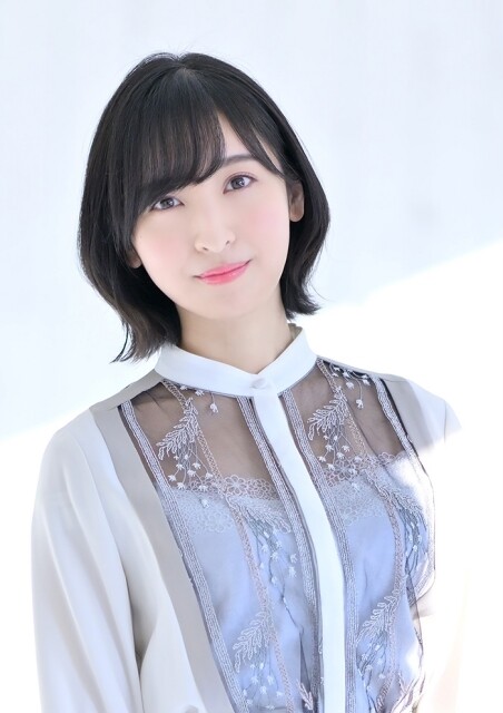 国民的声優の佐倉綾音さん、謎の穴があいた服を着てしまう