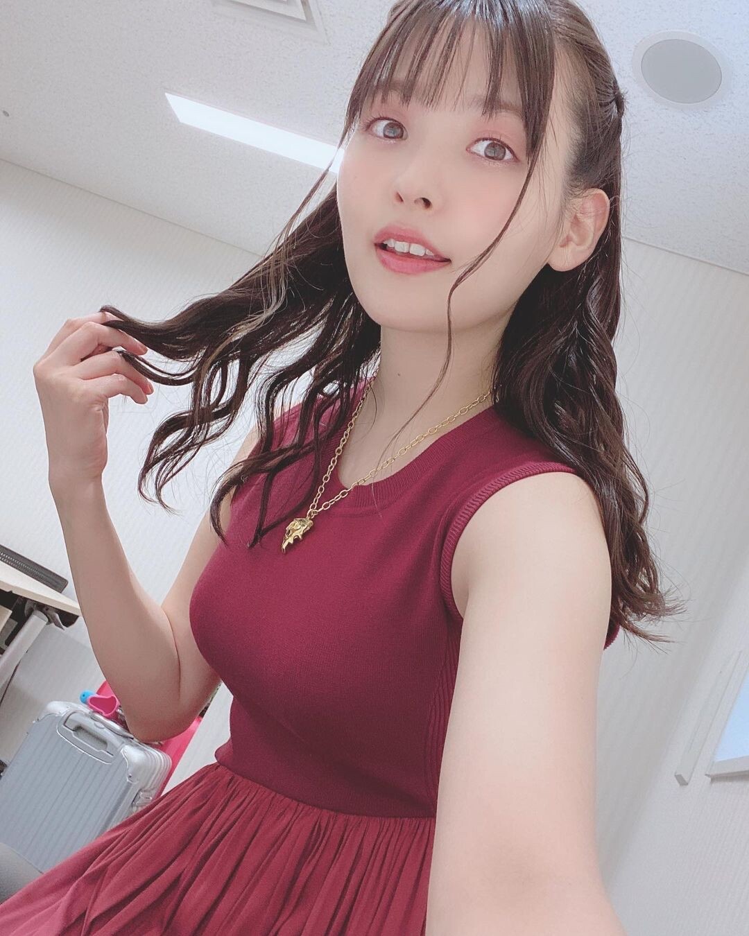 画像あり 美人声優 小倉唯ちゃんのすべすべでエチエチな腋w W W W W W みず速