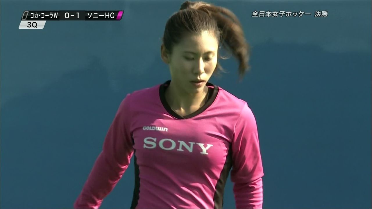 女子 ホッケー 胸 チラ
