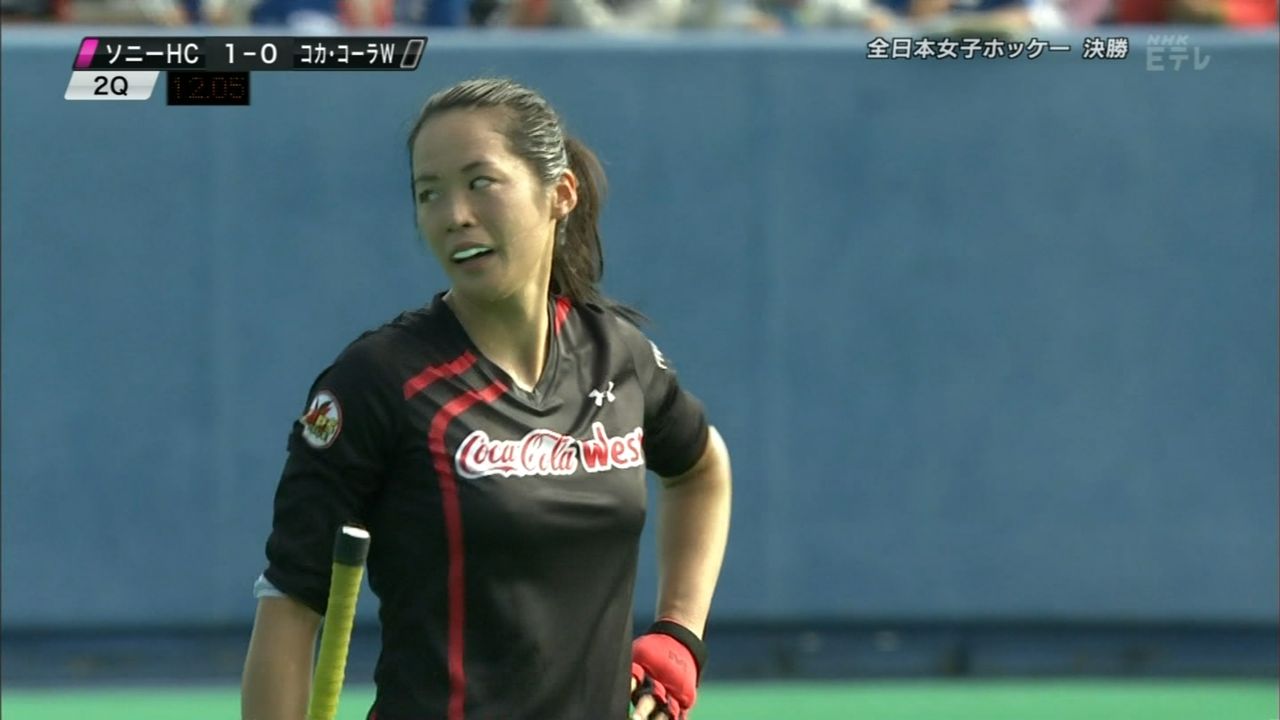 女子 ホッケー 胸 チラ 