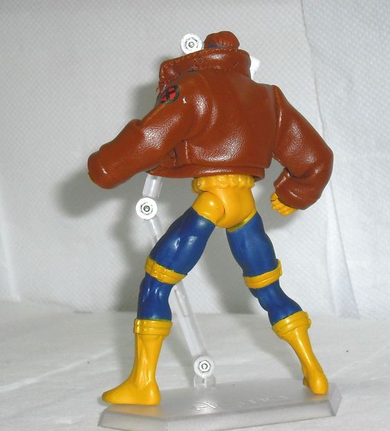 サイクロップス VS M.バイソン : DXセイバーベース