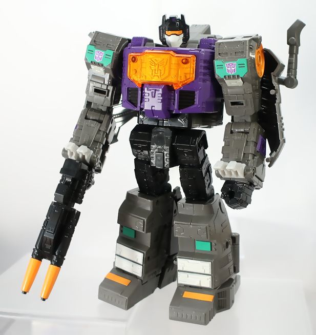 ナレーター「古代恐竜！タカラの、恐竜ロボ！」（シャッタードグラス