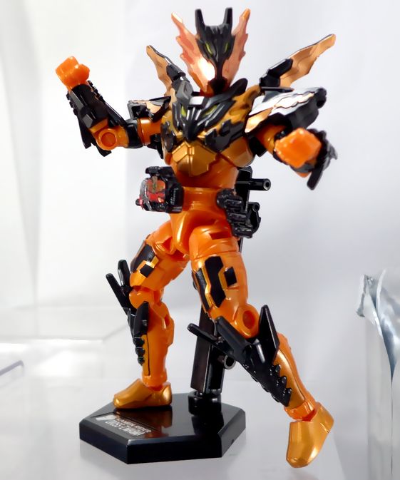 創動 仮面ライダービルド Build9 Feat 装動 仮面ライダーエグゼイド 仮面ライダークローズマグマ 仮面ライダービルド トラユーフォーフォーム Dxセイバーベース