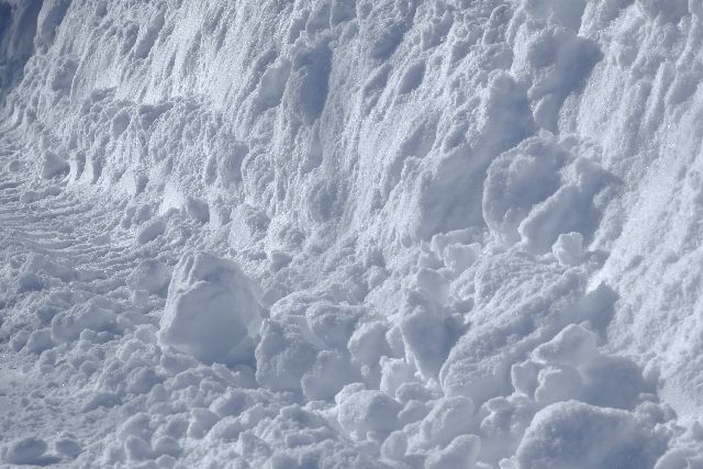 【寒波】北海道・函館で記録的な大雪になり、パニック…24時間で80cmの積雪