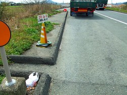 道路のゴミ.jpg 道路のゴミ.jpg