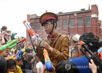 「日帝に水鉄砲を撃ちに行こう」14、15日に行われる子どもイベント「独立軍戦闘体験」が開催
