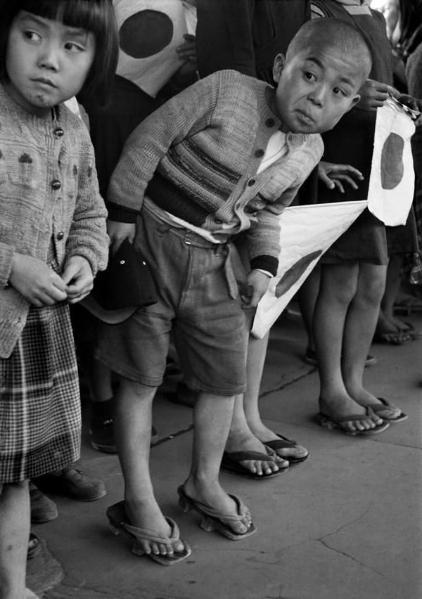 昭和天皇を待つ子供の表情ｗｗｗｗｗｗｗｗｗｗｗｗｗｗｗｗｗｗ